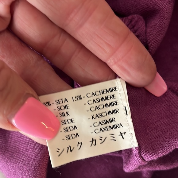 Valentino Fuscia Cashmere sleeveless sweater top with pearl buttons Size 42/6 - Picture 6 of 8